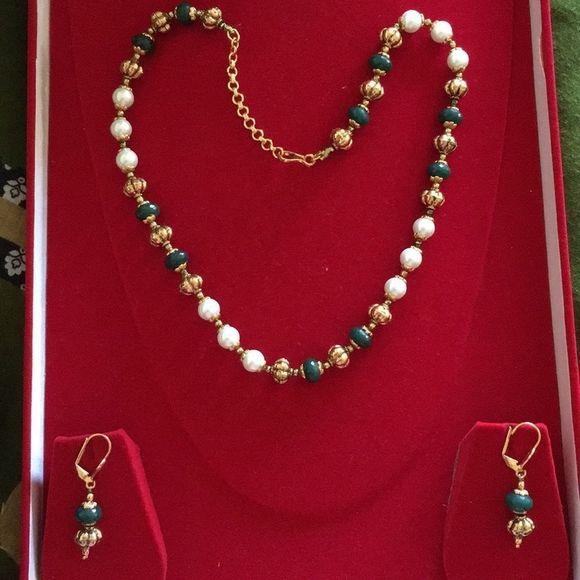 Jewelry - 💜 Necklace with earrings set